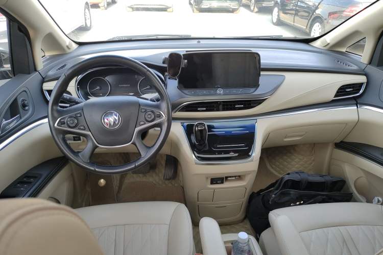 Used Buick GL8 2023 Facelifted Land Cruiser Executive Luxury Version