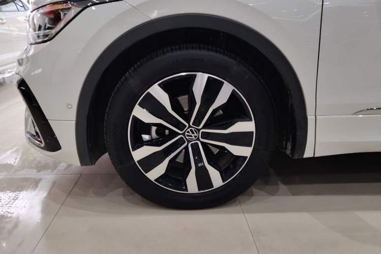 Used Volkswagen Tiguan L 2024 330TSI Automatic Two-Wheel Drive R-Line Enhanced Edition
