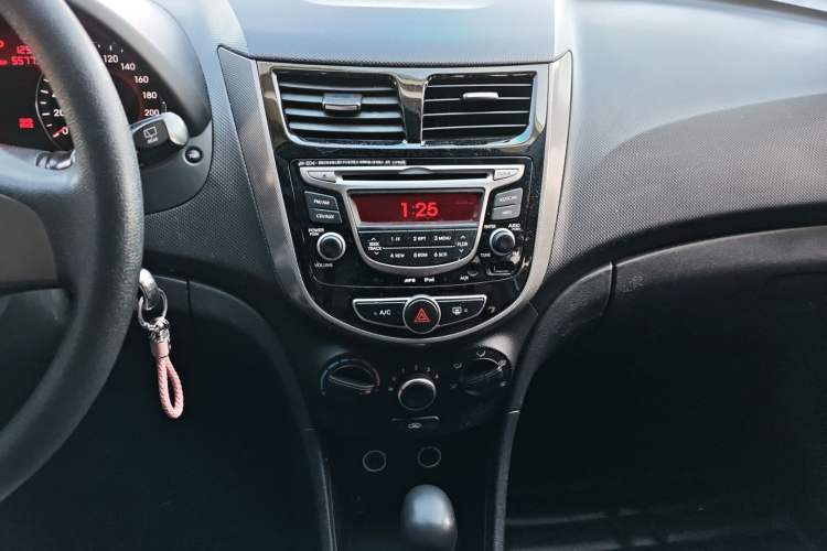 Used Hyundai Verna Ray 2014 1.4L Automatic GLX