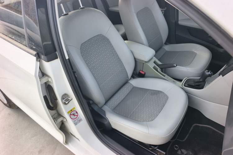 Used Skoda Rapid 2015 1.6L Automatic Smart Selection Model
