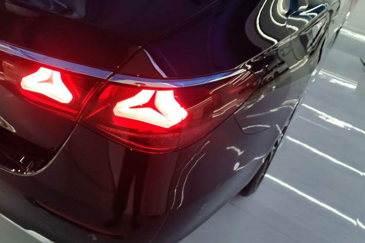 Used Mercedes-Benz E-Class 2024 Facelift E 300 L Luxury Edition
