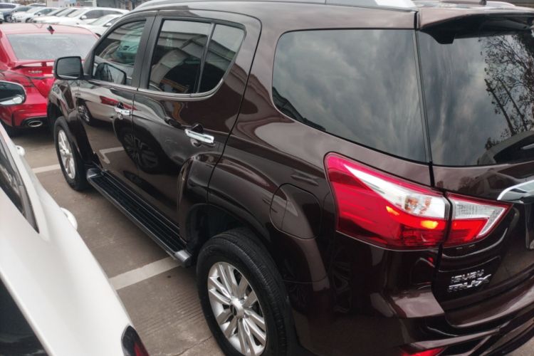 Used Isuzu mu-X 2022 2.0T Gasoline Automatic 4WD Jingyue Trim with 5 Seats