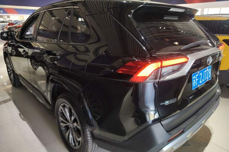 Used Toyota RAV4 2024 2.0L CVT Two-Wheel Drive Fashion Plus Edition
