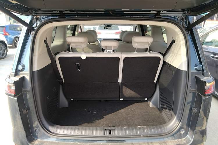 Used VOYAH Dream 2025 PHEV Four-Wheel-Drive Flagship Kunpeng Edition
