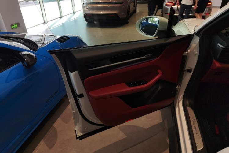 Used Porsche Macan 2024 Macan 4
