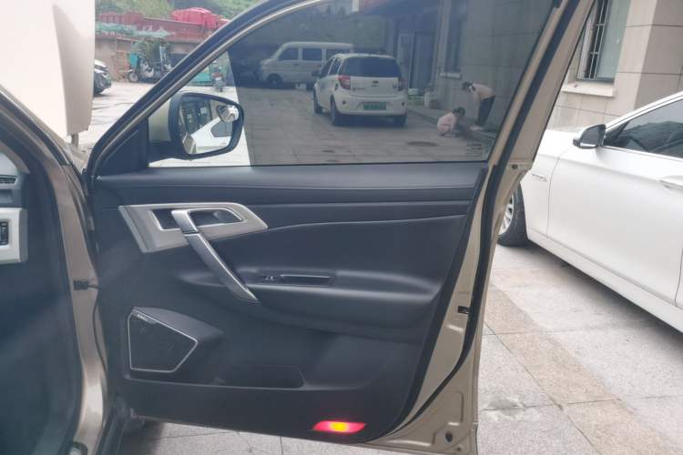 Used Geely Auto Emgrand X7 Sport 2018 1.8TD Automatic Two-Wheel Drive Smart Connect 4G Internet Edition
