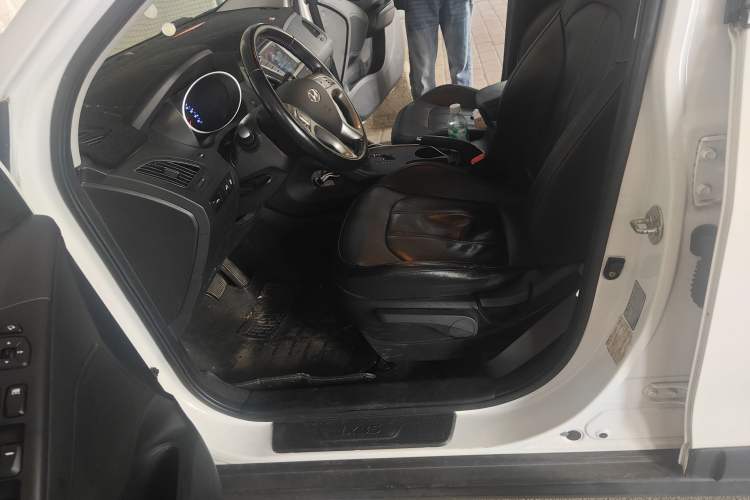 Used Hyundai ix35 2015 2.0L Automatic 2WD Smart Type China IV
