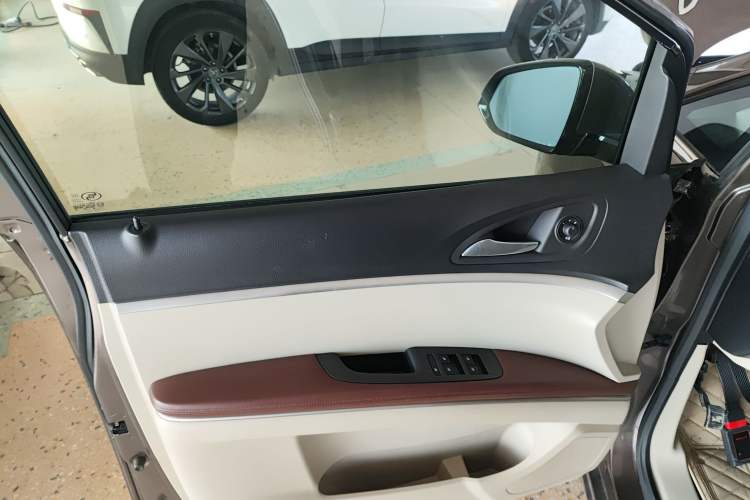 Used Buick GL8 2014 3.0L GT Luxury Business Haoya Edition
