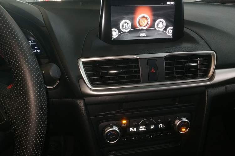 Used Mazda Mazda 3 Axela 2017 Hatchback 1.5L Automatic Luxury Model Emission Standard China V