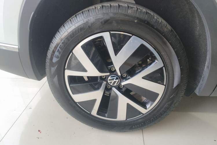 Used Volkswagen Tayron 2023 300TSI Two-Wheel-Drive Luxury Plus Advanced Edition
