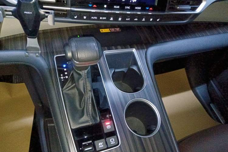 Used Toyota Granvia 2023 2.5L Hybrid Flagship VIP Edition
