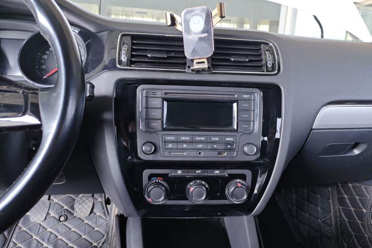 Used Volkswagen Sagitar 2015 1.6L Manual Comfort Model