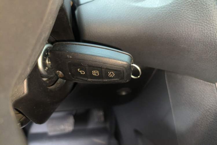 Used Ford Focus 2012 Sedan 1.6L Automatic Fashion Edition
