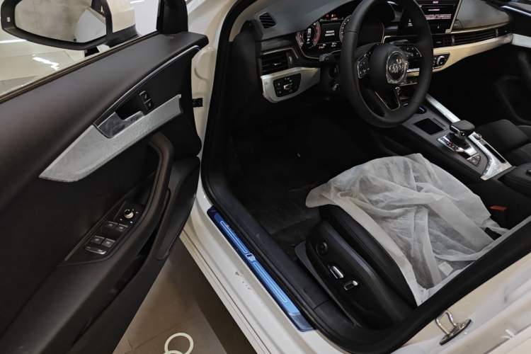 Used Audi A4L 2025 2 Million Units Enjoyment Version 40 TFSI Stylish and Dynamic Type
