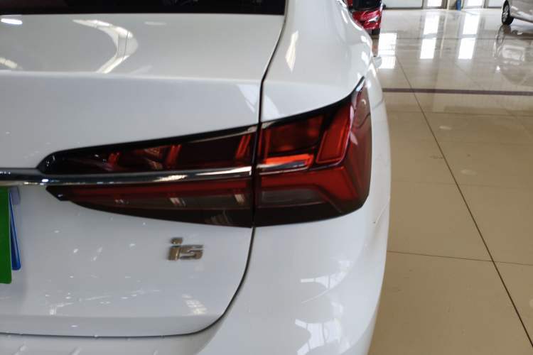 Used Roewe i5 2021 Revised Version 1.5L CVT Diamond Edition
