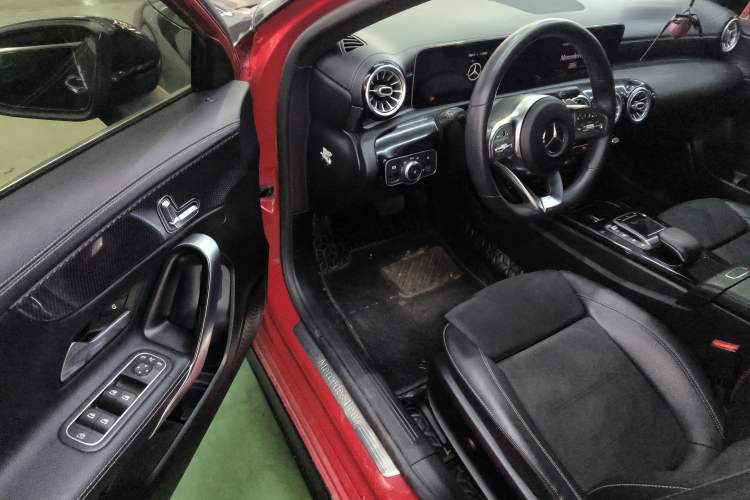 Used Mercedes-Benz A-Class 2020 Restyled A 200 L Sport Sedan Fashion Version
