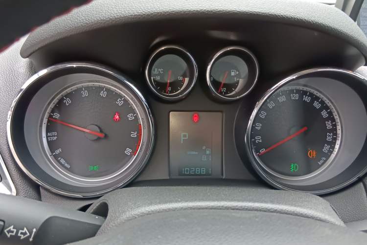 Used Buick Encore 2015 1.4T Automatic Two-Wheel Drive Urban Elite Version
