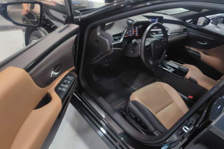 Used Lexus ES 2020 260 Excellence Edition
