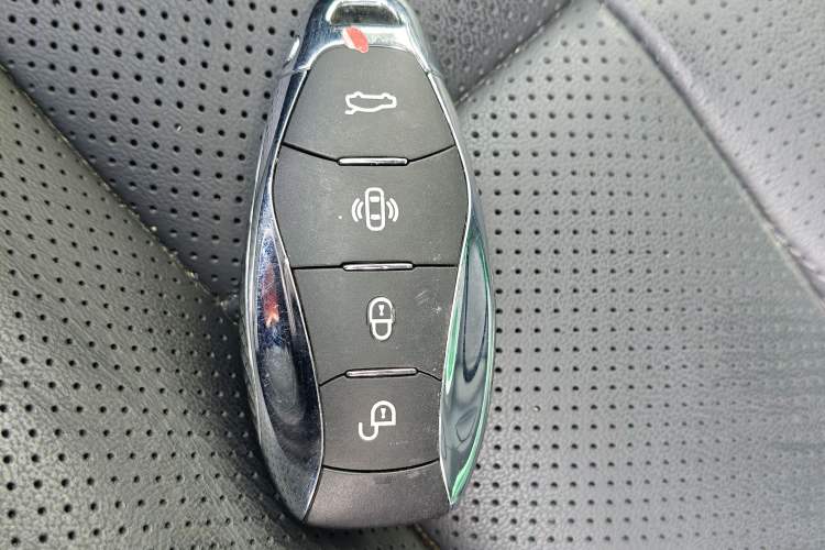 Used Hongqi HS7 PHEV 2024 2.0T PHEV Four-Wheel Drive Flagship Edition 7 Seats