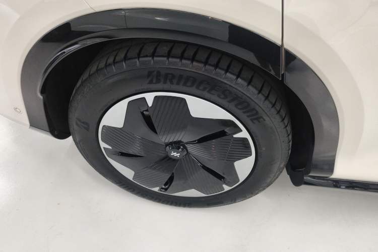 Used  LS7 2023 90 kWh Elite Rear-Drive Version
