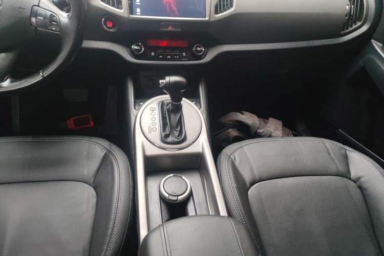 Used Kia Sportage R 2015 2.0L Automatic Two-Wheel Drive DLX Model
