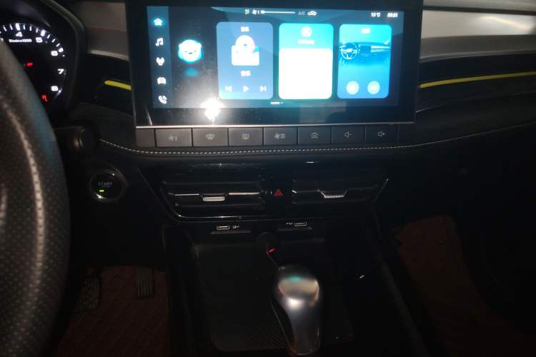 Used Roewe i5 2021 1.5L CVT Platinum Edition