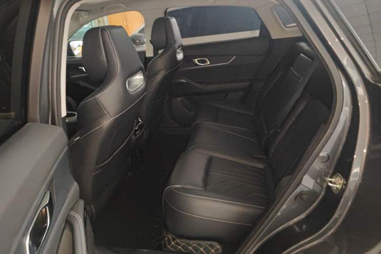 Used Changan UNI-K 2023 2.0T Two-Wheel Drive YueShang Trim
