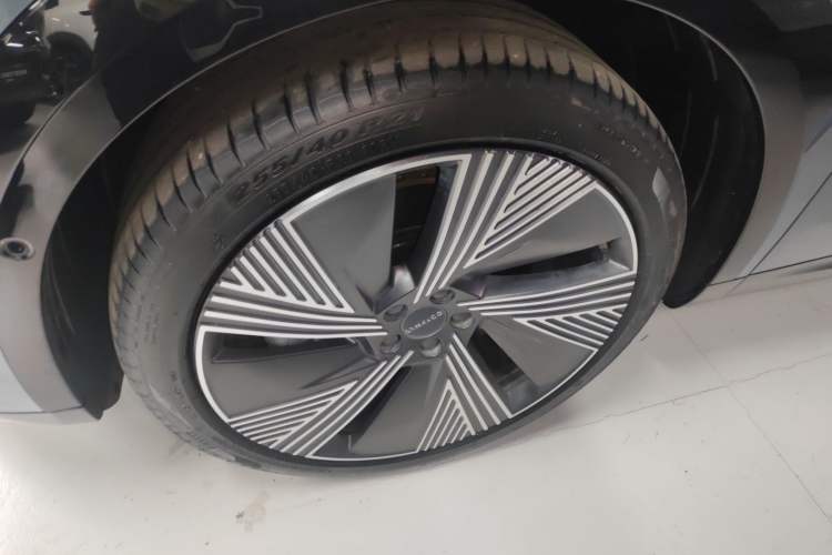 Used Lynk & Co 08 EM-P 2025 220 km All-Wheel-Drive Performance Halo