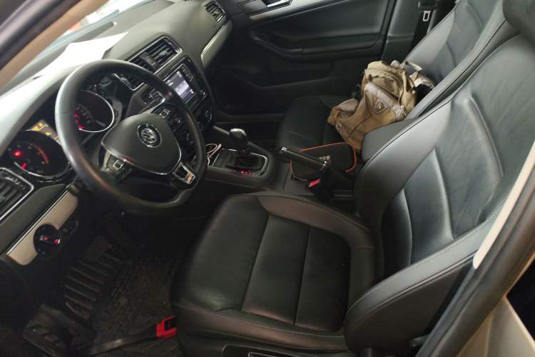 Used Volkswagen Sagitar 2017 230TSI Automatic Comfort Version
