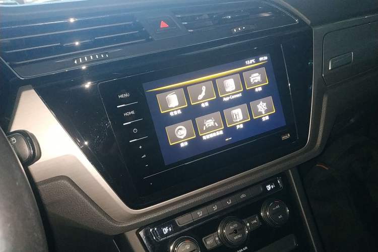 Used Volkswagen Touran 2016 Volkswagen Touran L 280TSI DSG Comfort Edition
