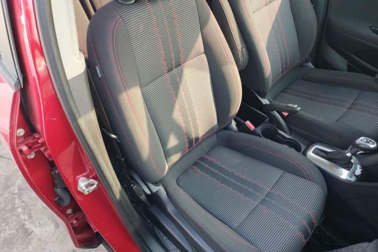 Used Buick Encore 2015 1.4T Automatic Two-Wheel Drive Urban Elite Version
