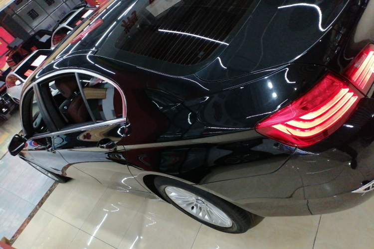 Used BMW 5 Series 2014 525Li Leading Model
