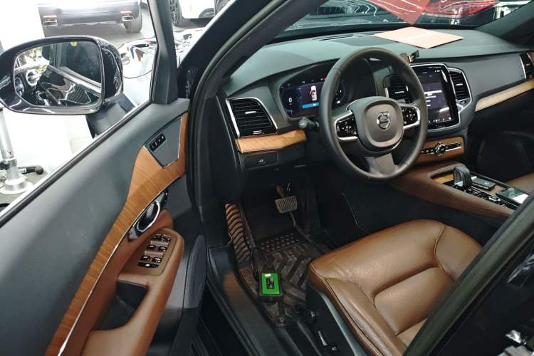 Used Volvo XC90 2023 B6 Zhiyi Luxury Edition 7-Seater