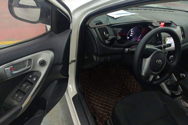 Used Kia Forte 2014 1.6L MT GL
