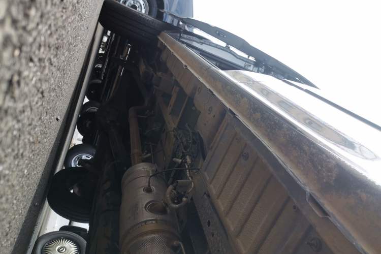 Used JMC Fushun 2025 2.0T 6MT Diesel Short-Wheelbase Mid-Height Commercial Multi-Purpose Passenger Vehicle 5/6 Seats
