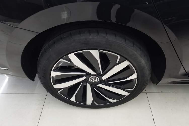 Used Volkswagen Passat 2023 Facelift 330TSI Luxury Edition
