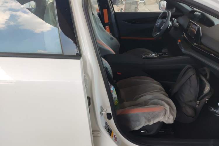 Used Changan UNI-V 2024 1.5T High-Energy Version
