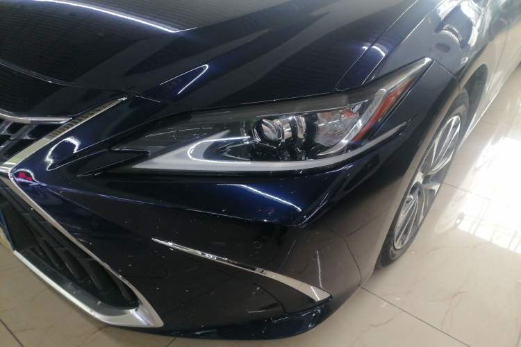 Used Lexus ES 2021 300h Excellence Edition
