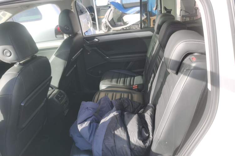 Used Volkswagen Touran 2018 Volkswagen Touran L 280TSI DSG Comfort Edition 7-seater
