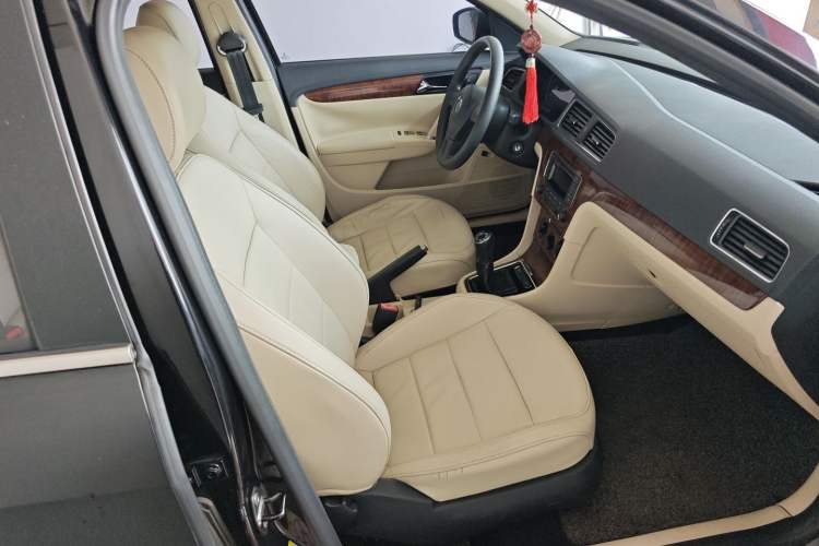 Used Volkswagen Lavida 2013 Restyled Classic 1.6L Manual Comfort Edition