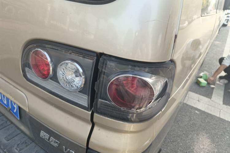 Used FORTHING Lingzhi 2016 V3 1.5L 7-Seater Luxury Model China IV Standard
