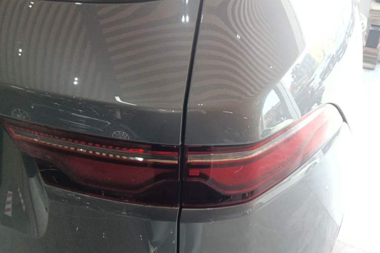 Used Jaguar F-PACE 2021 250 PS R-Dynamic SE
