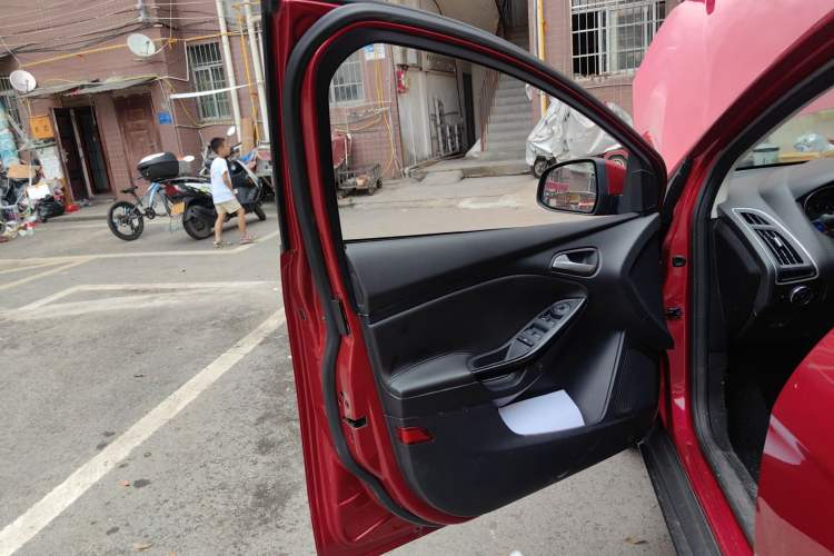 Used Ford Focus 2012 Hatchback 1.6L Automatic Fashion Edition