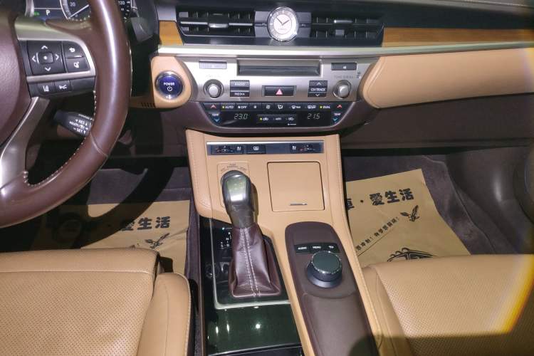 Used Lexus ES 2015 300h Luxury Edition