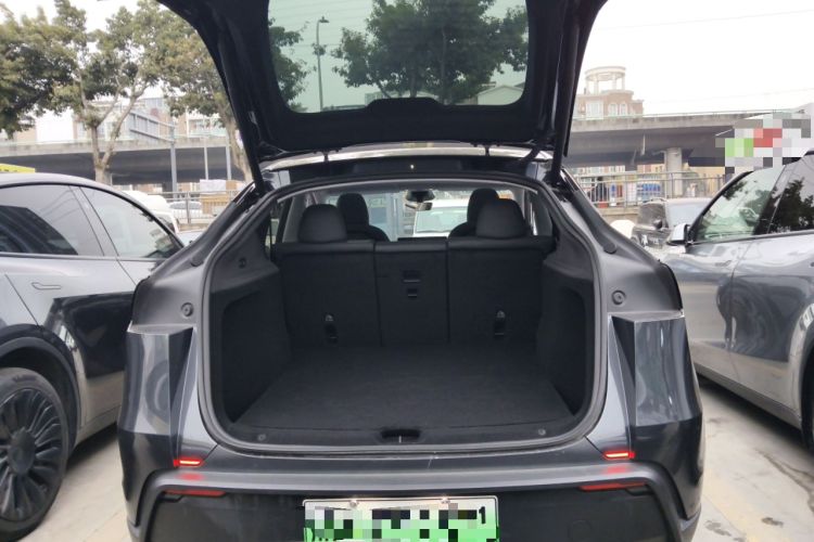 Used Tesla Model Y 2025 Long-Range All-Wheel-Drive Version