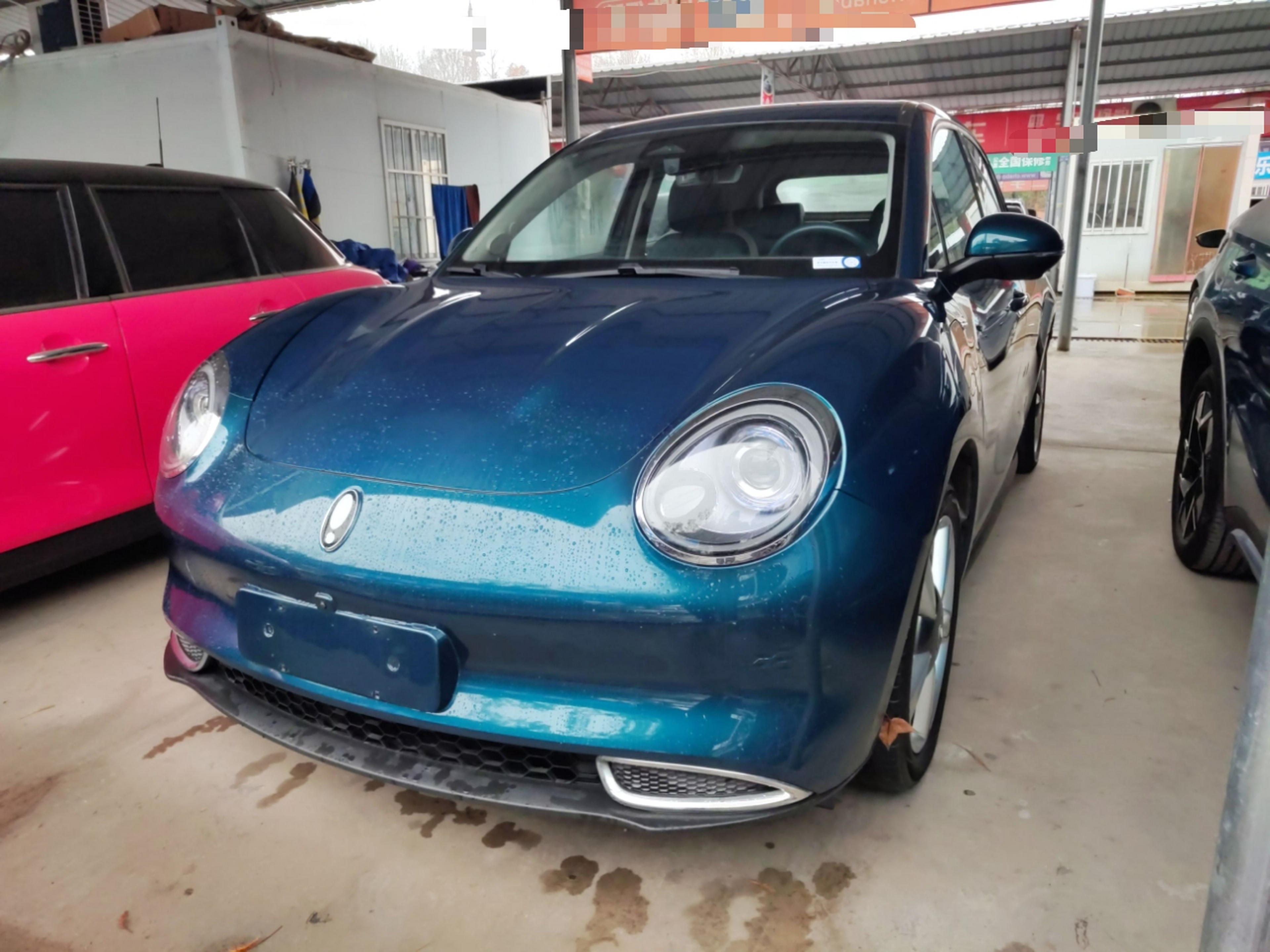 Под передней частью автомобиля