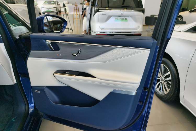 Used Buick GL8 New Energy 2024 Lu Zun Luxury Edition 6-Seater
