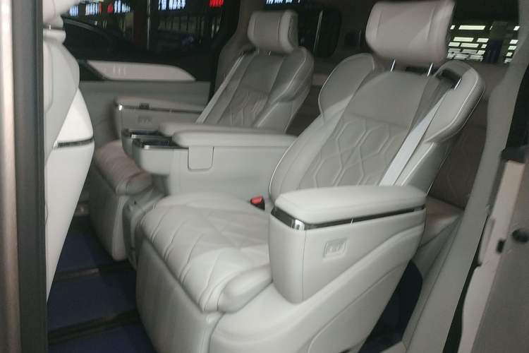 Used Volvo EM90 2025 Ultra Six-Seater
