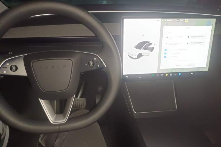 Used Tesla Model Y 2025 Long-Range All-Wheel-Drive Version
