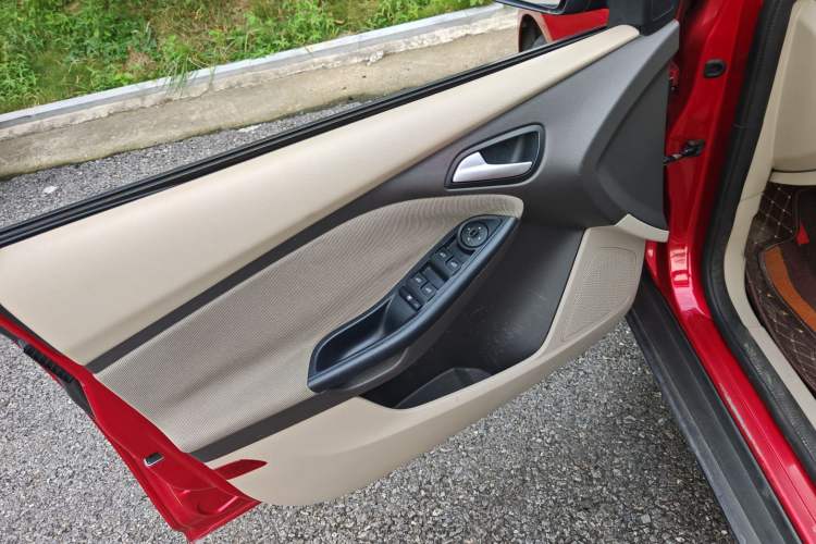 Used Ford Focus 2012 Sedan 1.6L Automatic Comfort Model
